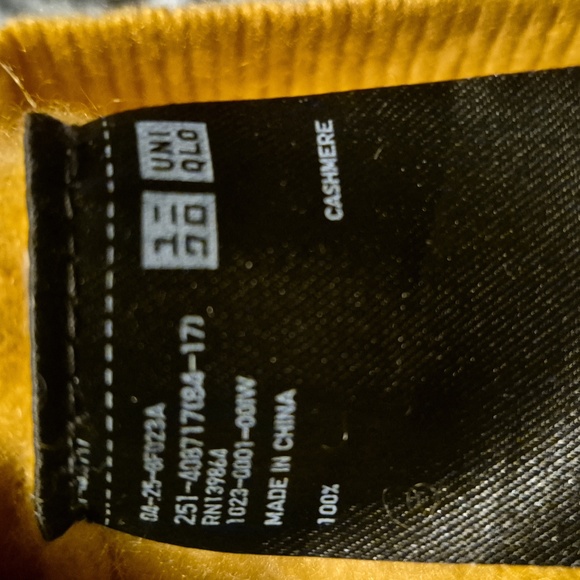 Cashmere Uniqlo Sweater Sz.Med Mustard - Picture 5 of 5